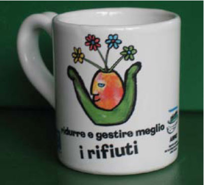 Tazza con il logo del progetto distribuita ai dipendenti