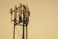 Campi elettromagnetici prodotti da stazioni radio base e impianti radio TV: l’attività di ARPAT 