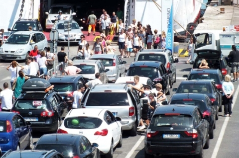 traffico nel porto al momento dell'imbarco