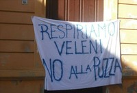 Striscione di protesta per maleodoranze