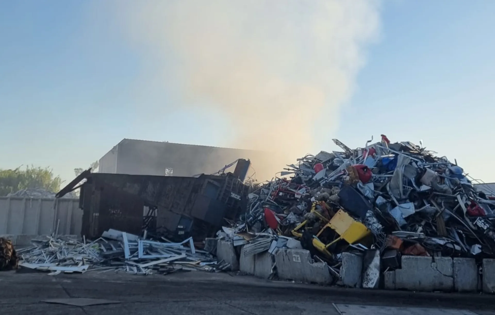 Incendio del 18 giugno nella zona industriale di Livorno: esiti analisi ARPAT sui campioni di vegetali