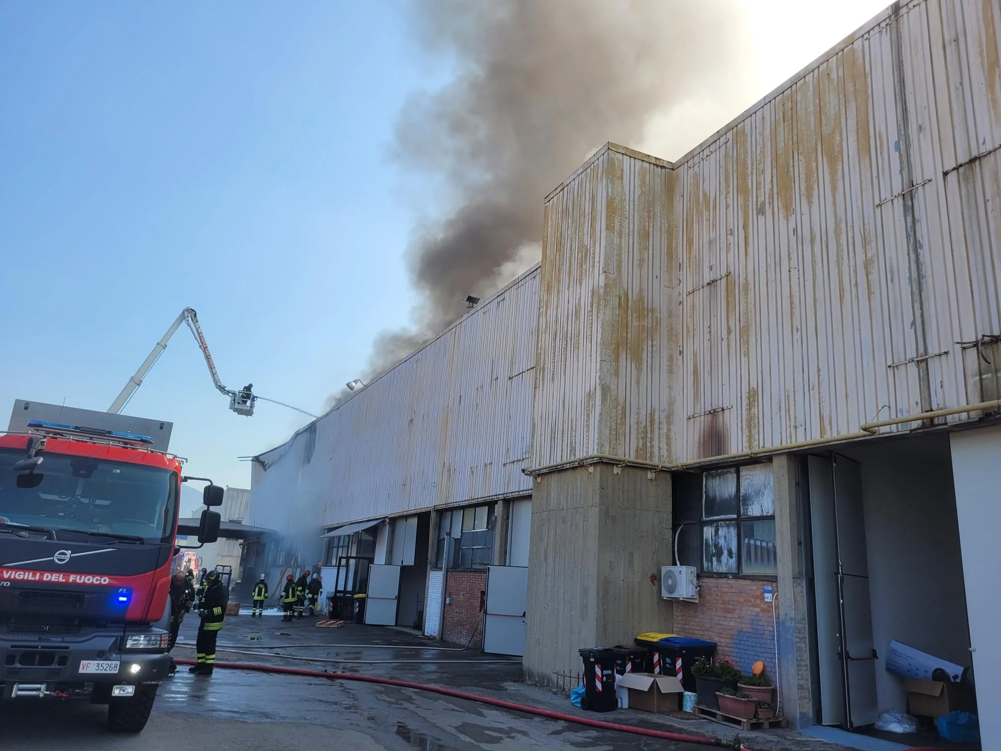 Incendio in un capannone in zona Osmannoro a Firenze: l’intervento di ARPAT