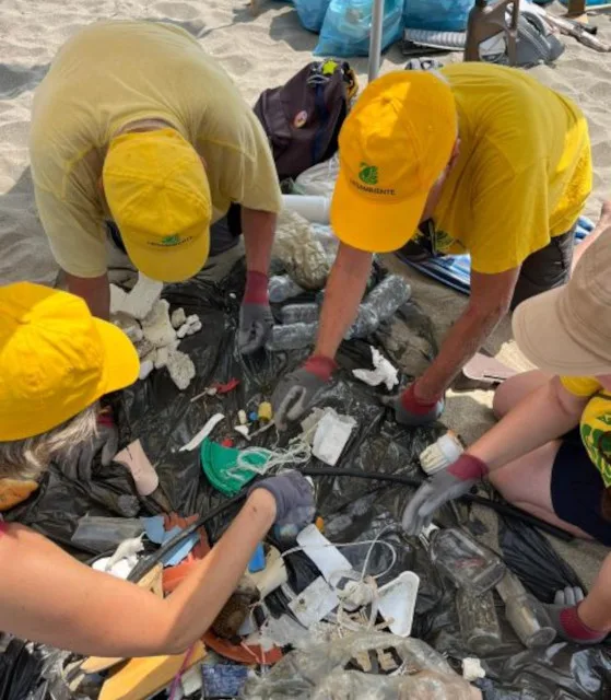 Beach litter: cosa raccontano i rifiuti spiaggiati
