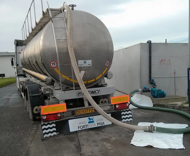 cisterna per trasporto rifiuti liquidi