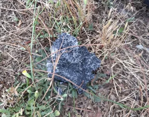 frammenti di materiale bruciato