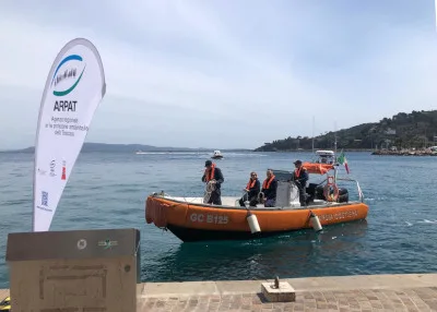 tecnici ARPAT a bordo dell'imbarcazione della Guardia Costiera