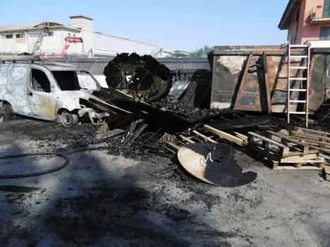 Incendio ditta Sittel a Campi Bisenzio (FI): campionamenti di ARPAT per valutare le possibili ricadute