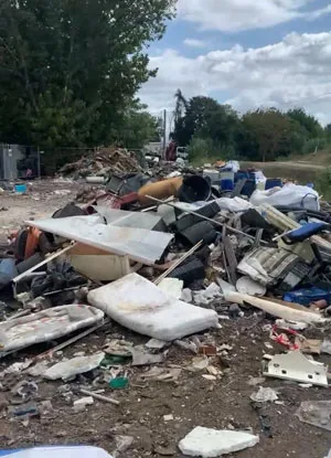 rifiuti abbandonati a Brusigliano (PT)