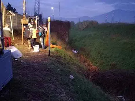 Inizio della attività di scavo sull'argine del Fosso Tommarello
