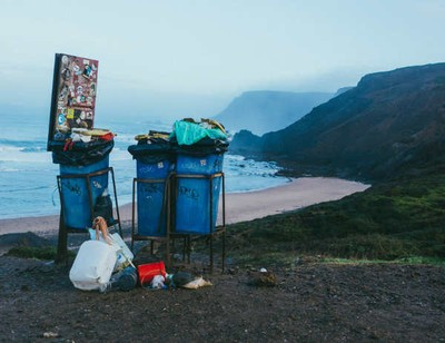 cestino raccolta rifiuti in spiaggia