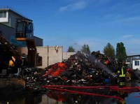Intervento per incendio al centro di raccolta rifiuti urbani a Livorno