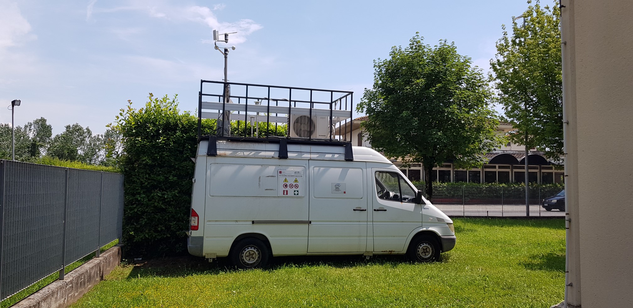 Foto della stazione AUTOLABORATORIO-FORTE-DEI-MARMI-UGO-GUIDI